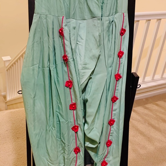 Gorgeous embroided shirt with tulip by Mina Hasan - Picture 5 of 5